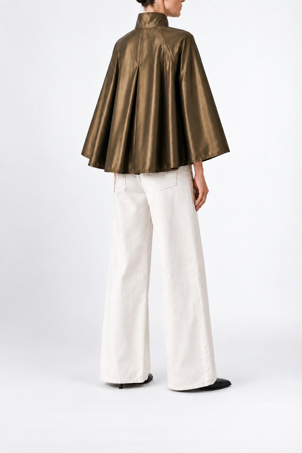 Audrey Water-Resistant Cape in bronze